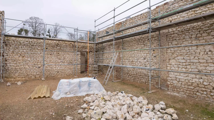 Nous redonnons vie à aux murs extérieurs des maisons.